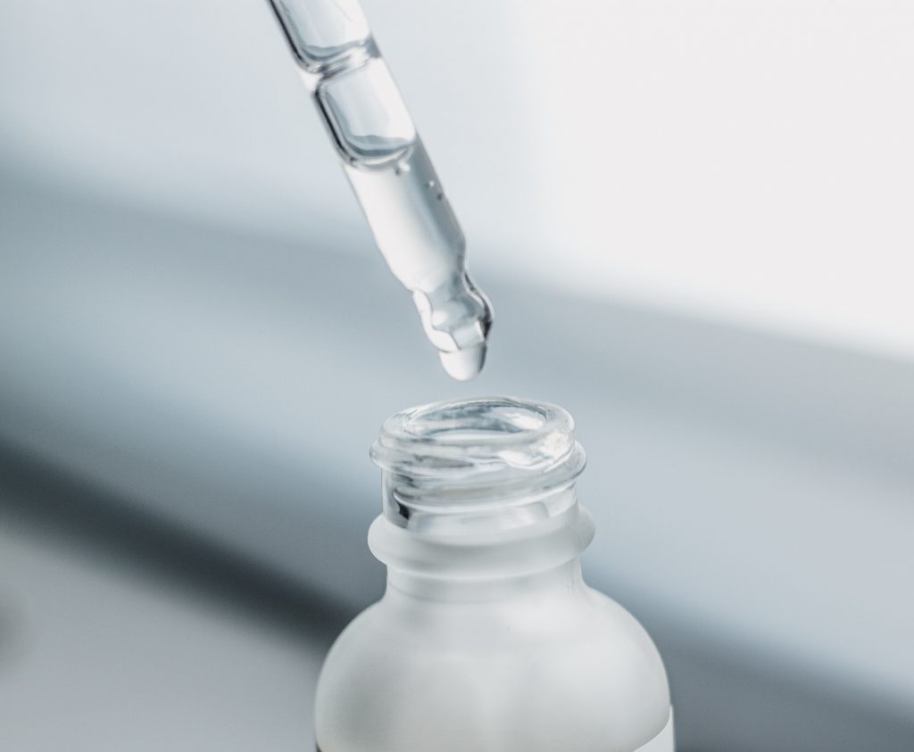 Face care serum with pipette